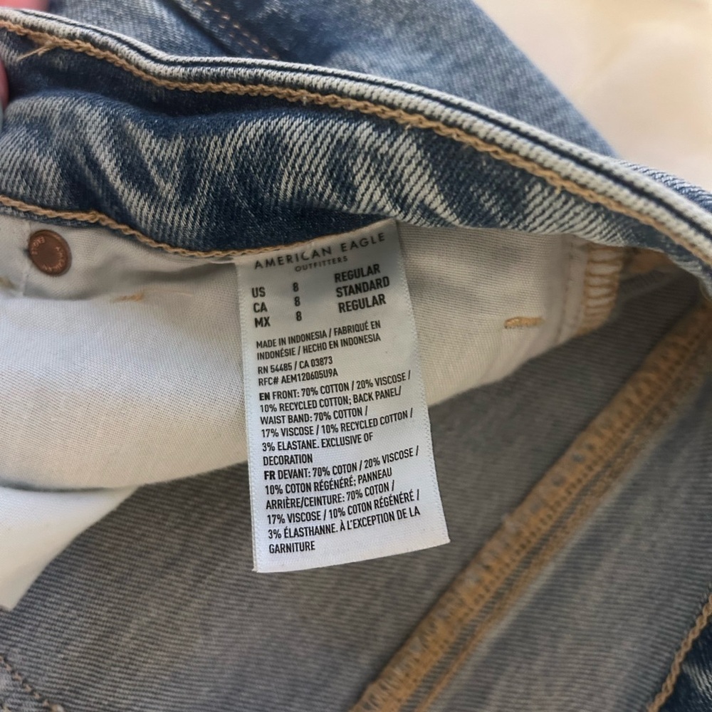 American Eagle Outfitters Mom Jeans - Picture 3 of 4